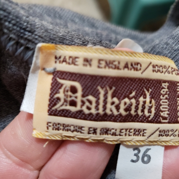 Dalkeith made in England 100% Pure Virgin wool V Neck Sweater w/ Tie Det… - Picture 9 of 10